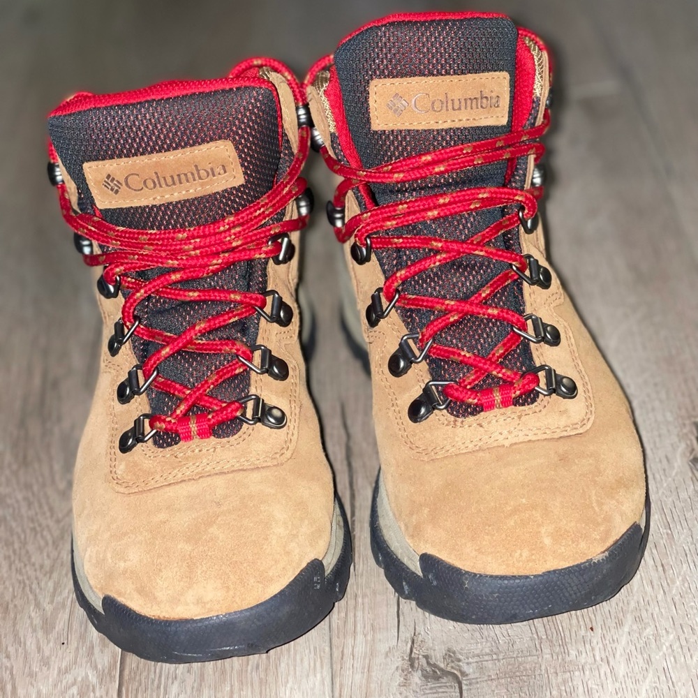 Columbia Women's Newton Ridge™ Plus Waterproof Amped Hiking Boot